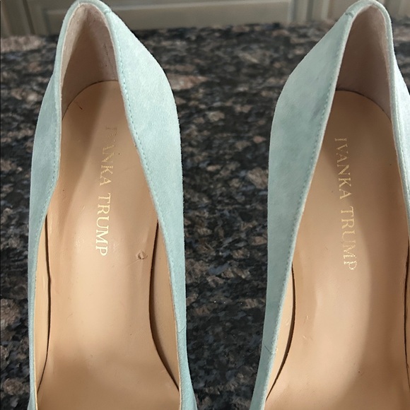 IVANKA TUMP SUDE LEATHER HEEKS SIZE 8.5 - Picture 4 of 7